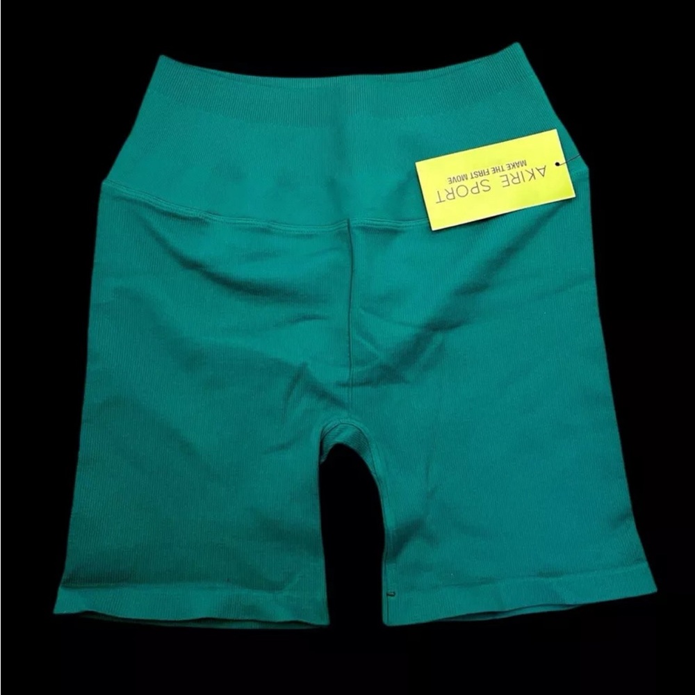 Akire Sport Bike short Green NWT